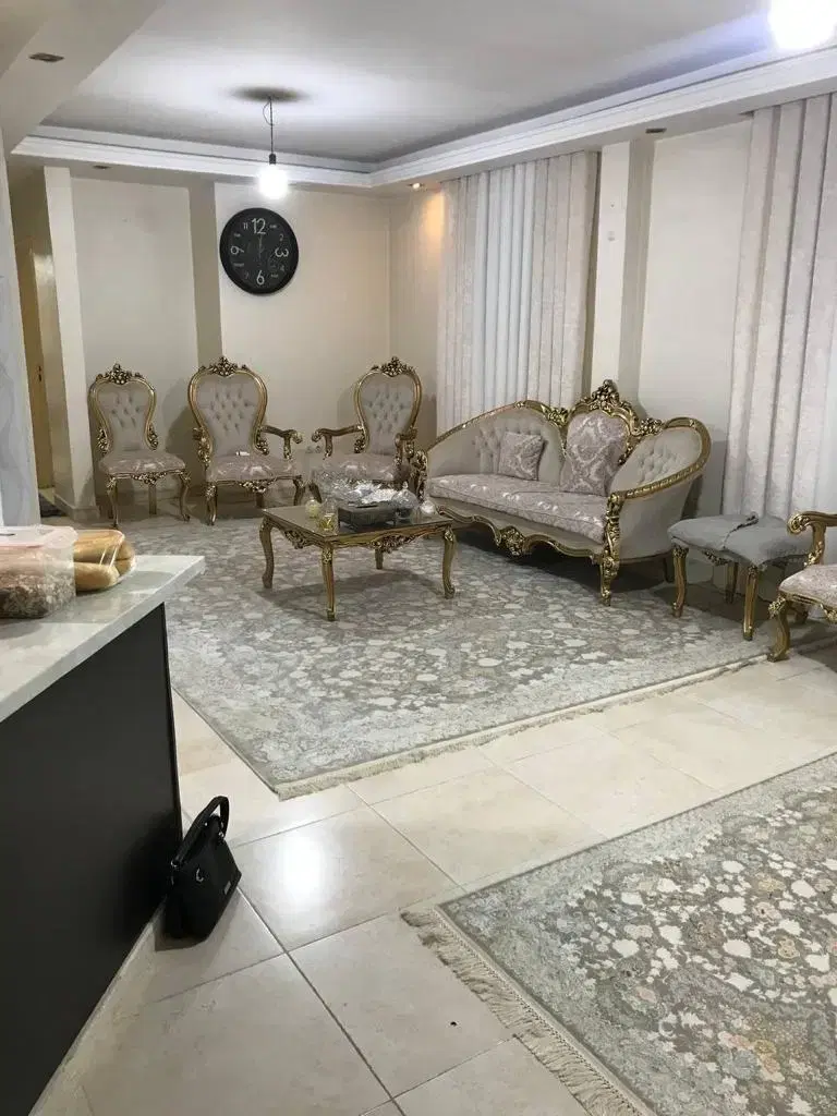 آپارتمان چهار واحده  طبقه بالا