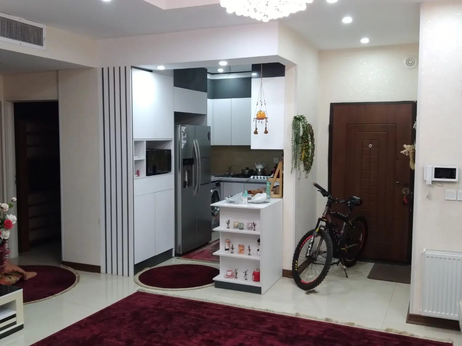 همخونه خانم سن تا ۴۰ سال