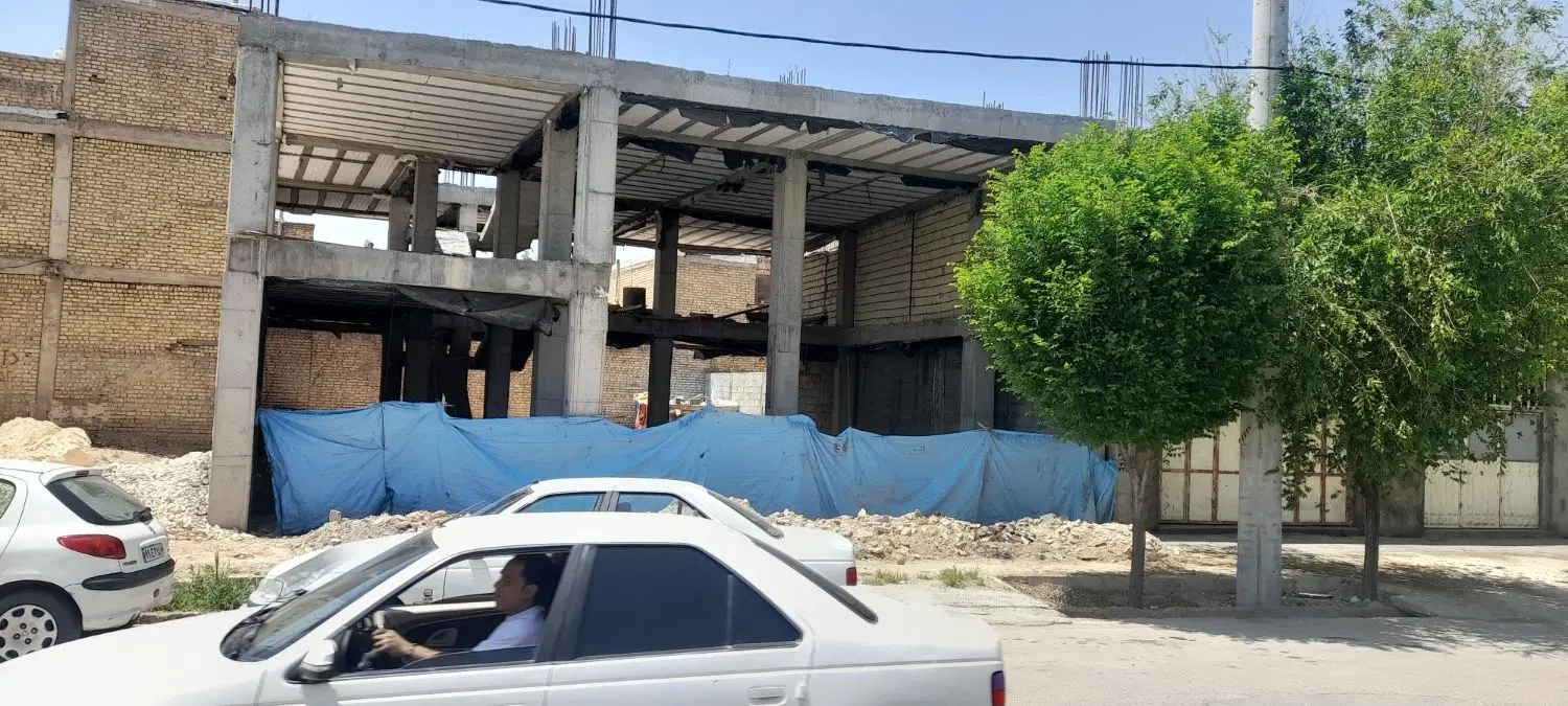 گاراژ ۳۶۰ متری با دو دهنه مغازه