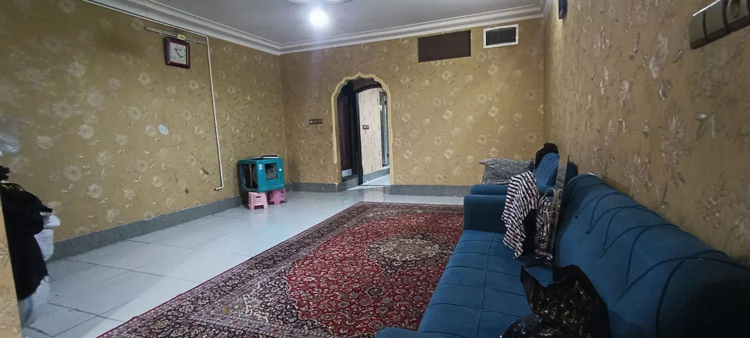 آپارتمان حاشیه خیابان 80متری