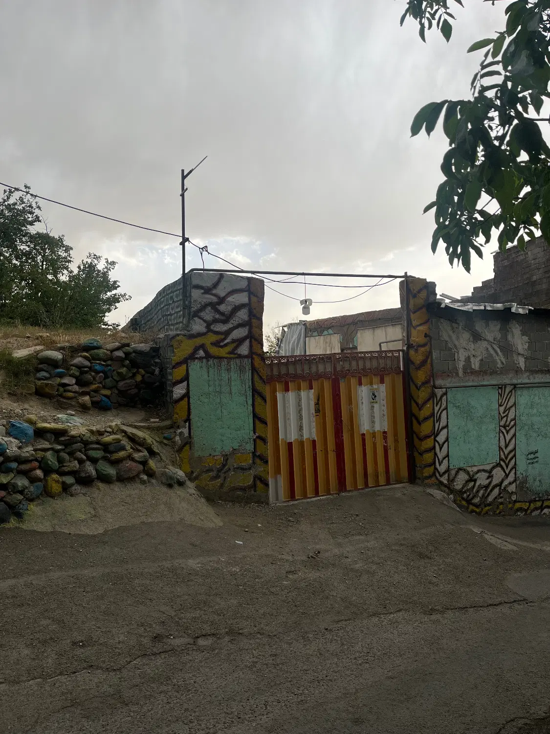 200متر محوطه چهاردیواری