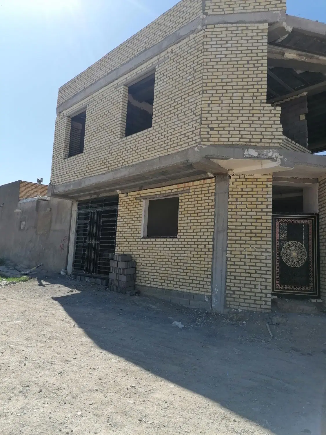 واحد 130متری 3 نبش