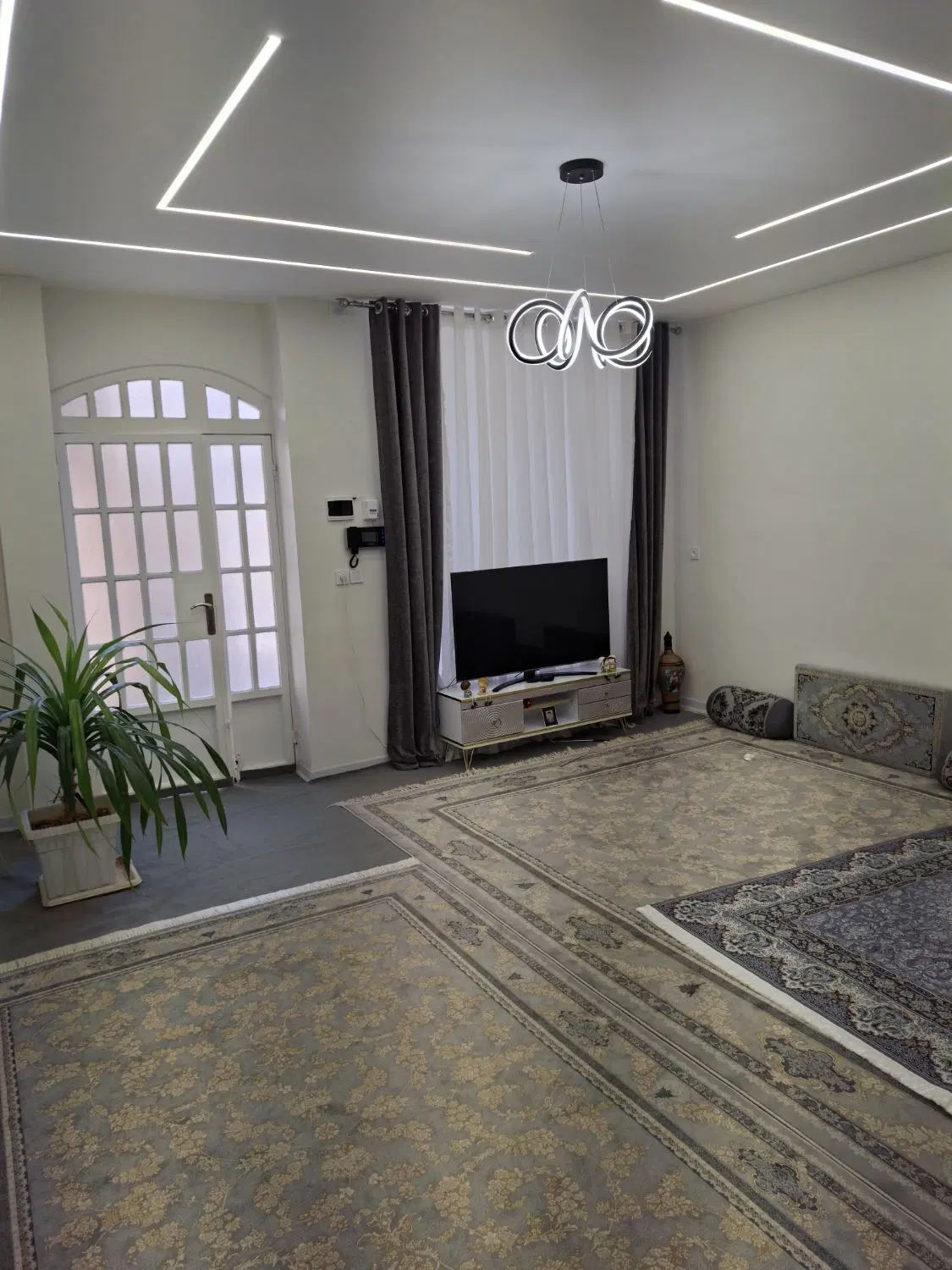 منزل ویلایی دو خواب. یک طبقه