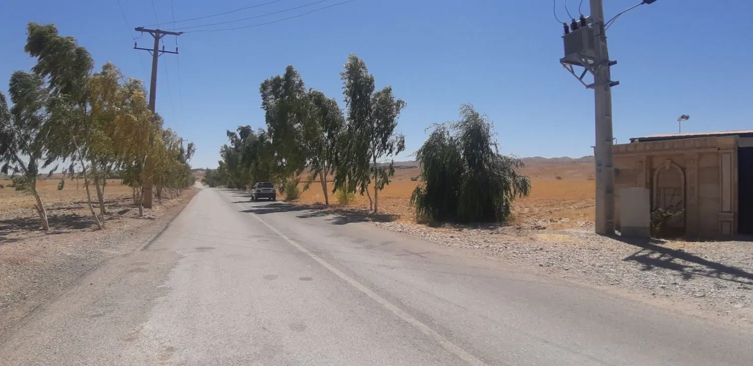 زمین بر خیابان روبروی کارخانه ارد