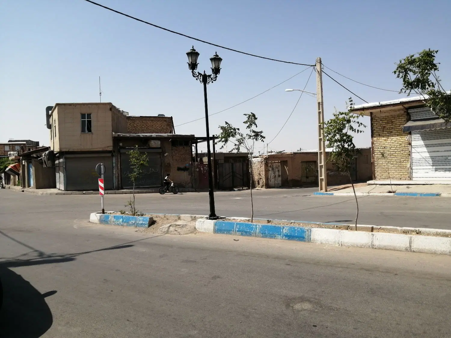 خانه کلنگی 340 متری سند6 دانگ برق وآب دارد