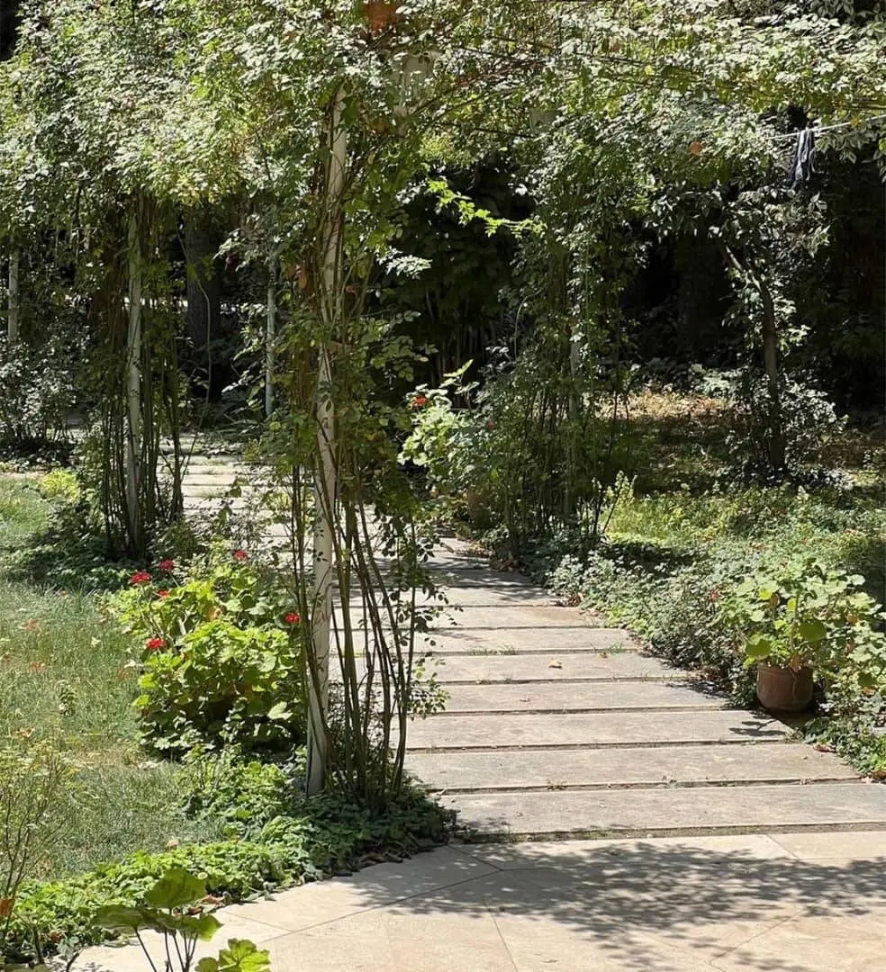 ۴۳۰ متر زمین بهمراه بنای ۲طبقه ۲۰۰ متر در خ نهانی