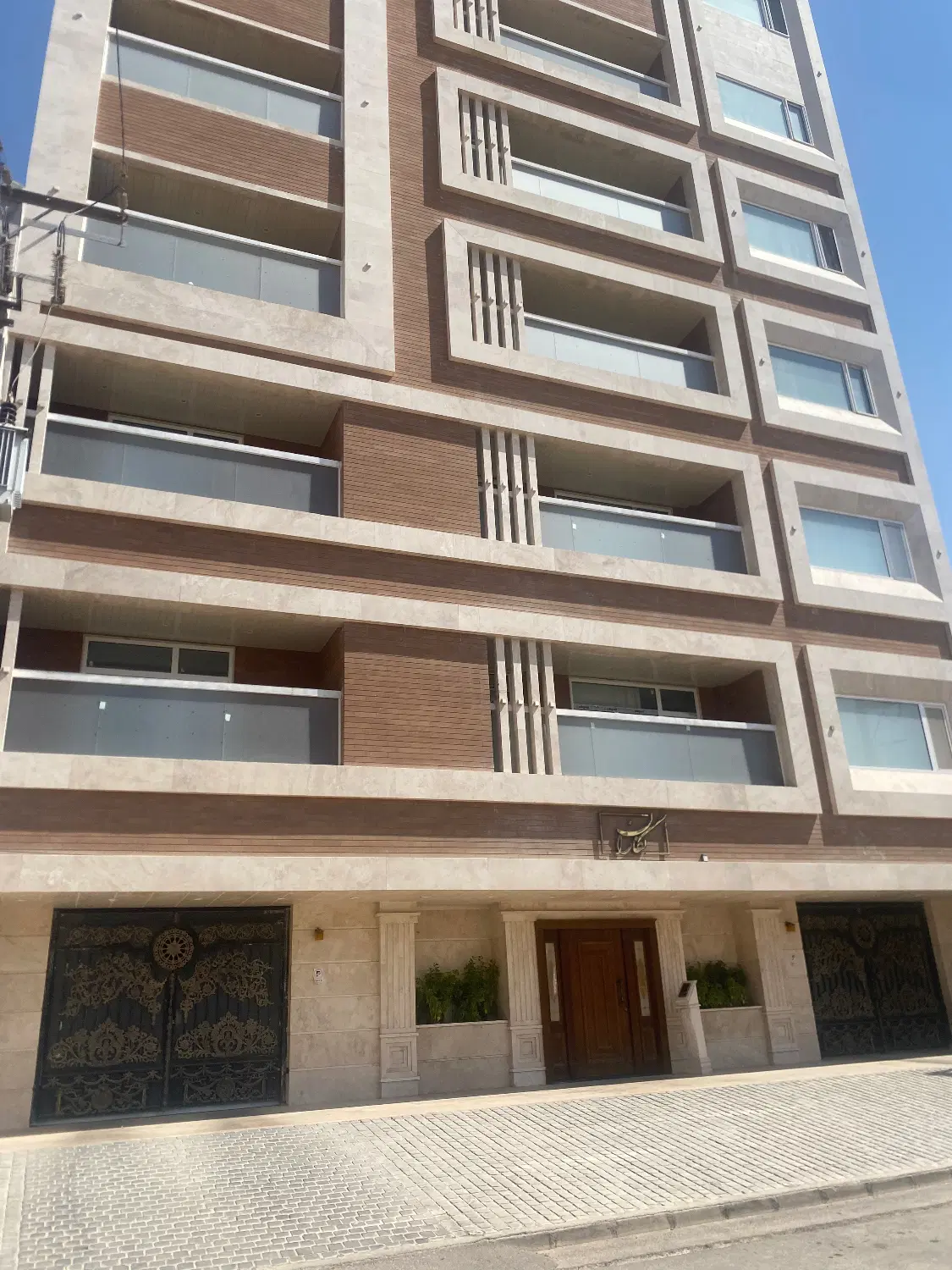 رهن واجاره اپارتمان ۲۶۳ مترجمهوری کوچه نگاران