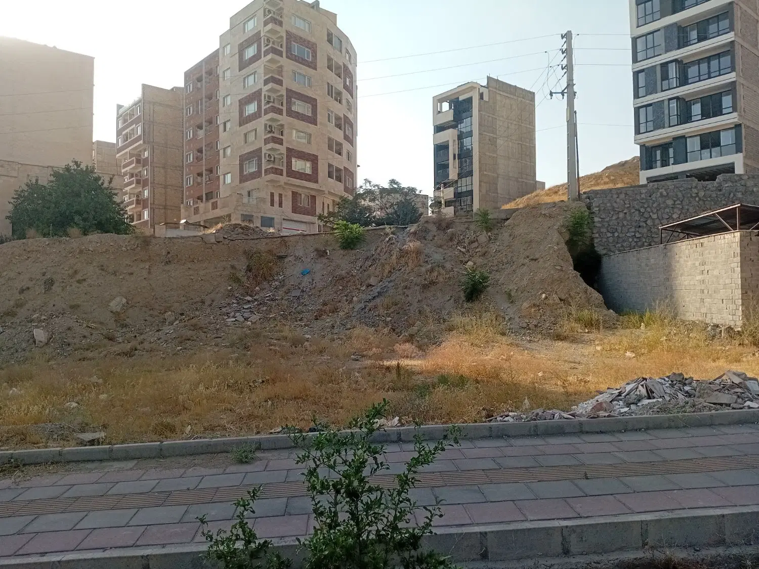 ۹۰ متر  زمین تجاری بر مطهری_جنب آتش نشانی
