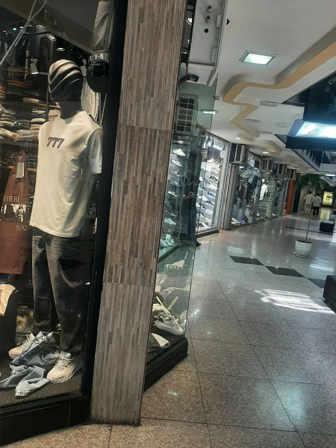 فروش مغازه بازار بزرگ ارک دو نبش