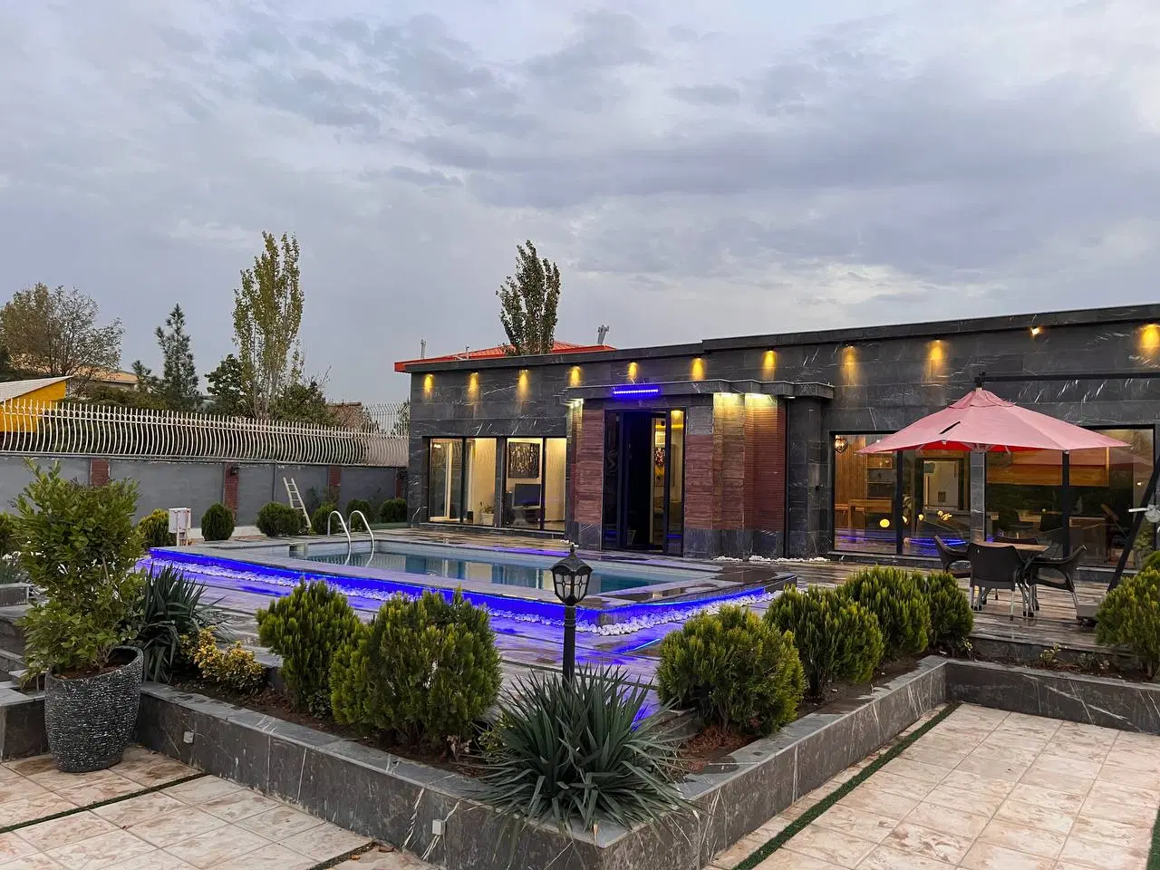 اجاره باغ ویلا در صدرا