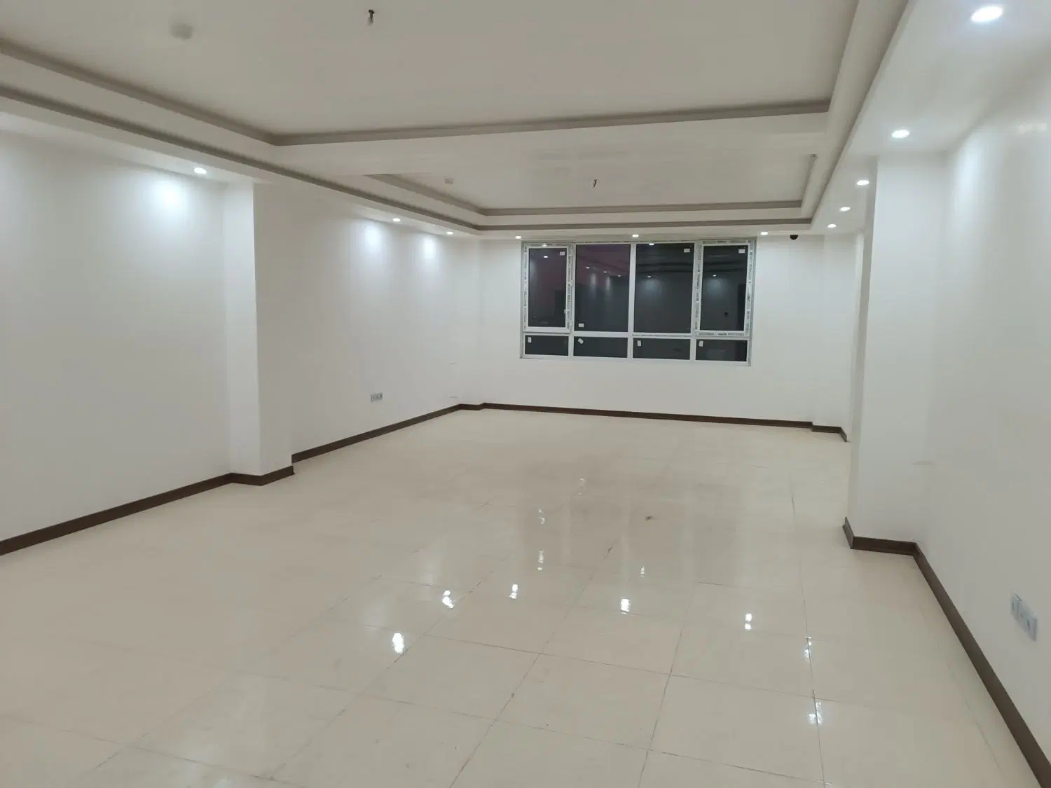 ۱۲۰متر سندارتکواحدی نوساز شاهین ویلا ۲۲بهمن جنوبی
