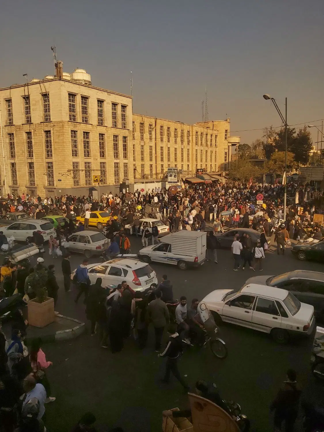 فروش سرقفلی ۱ باب مغازه نبش گلوبندک