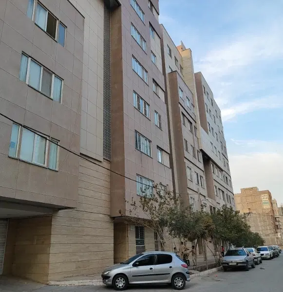 واحد در خیابان وصال تمیز