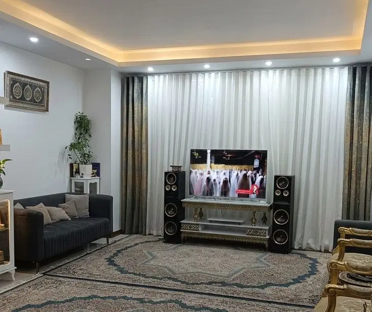 آپارتمان فول امکانات با حیاط ۱۰۰متری اختصاصی