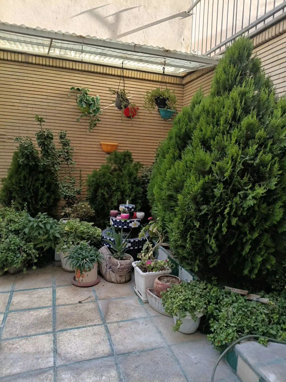 فروش خانه سه طبقه ویلایی مرکز شهر