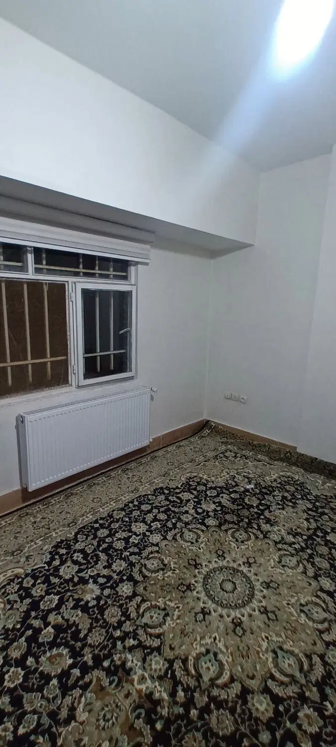 ۷۰ متری همکف دو بر کوچه با حیاط اختصاصی