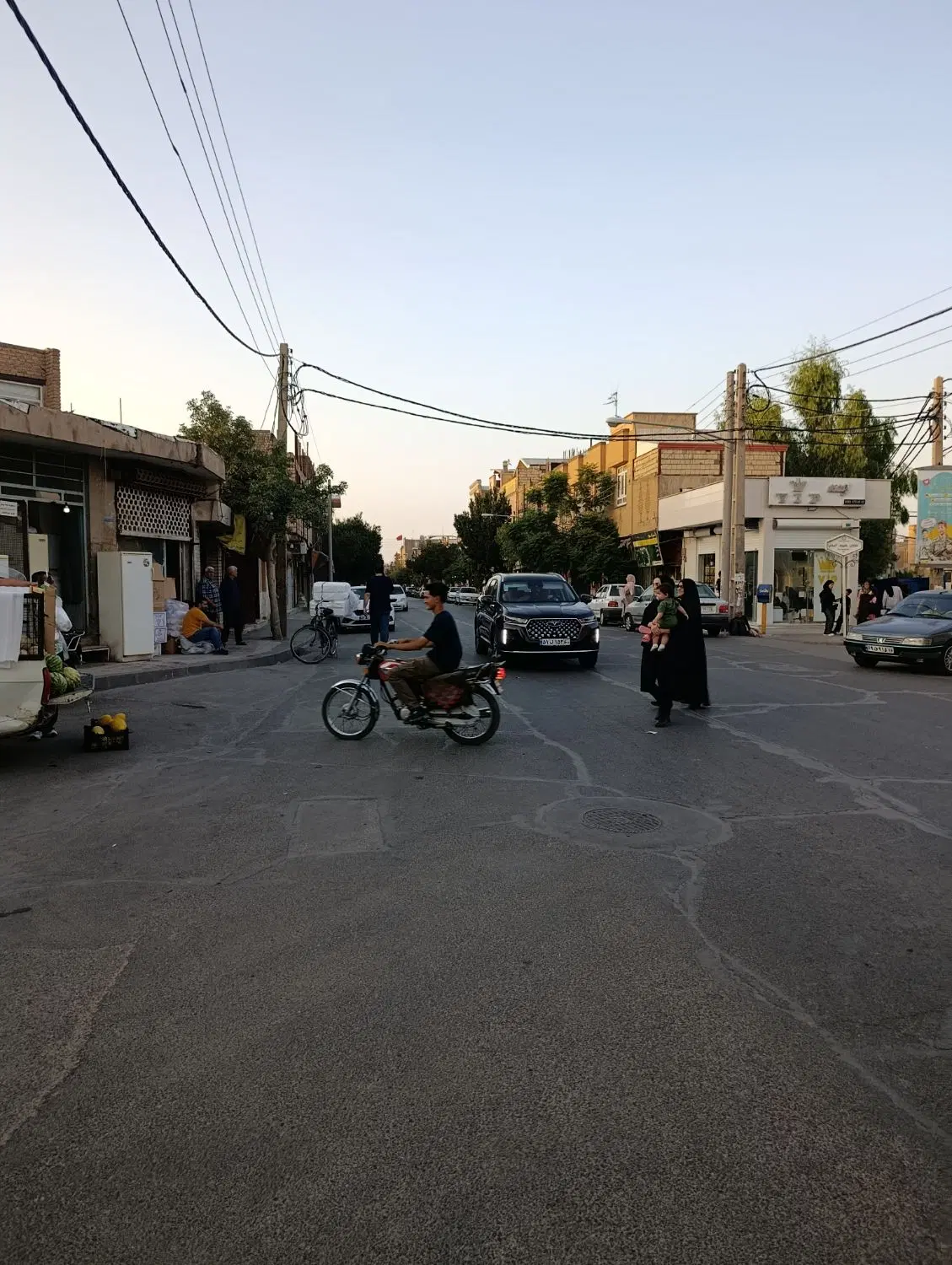 ملک دوطبقه با زیر زمین مجزا 237متردر شهرک امام حسن
