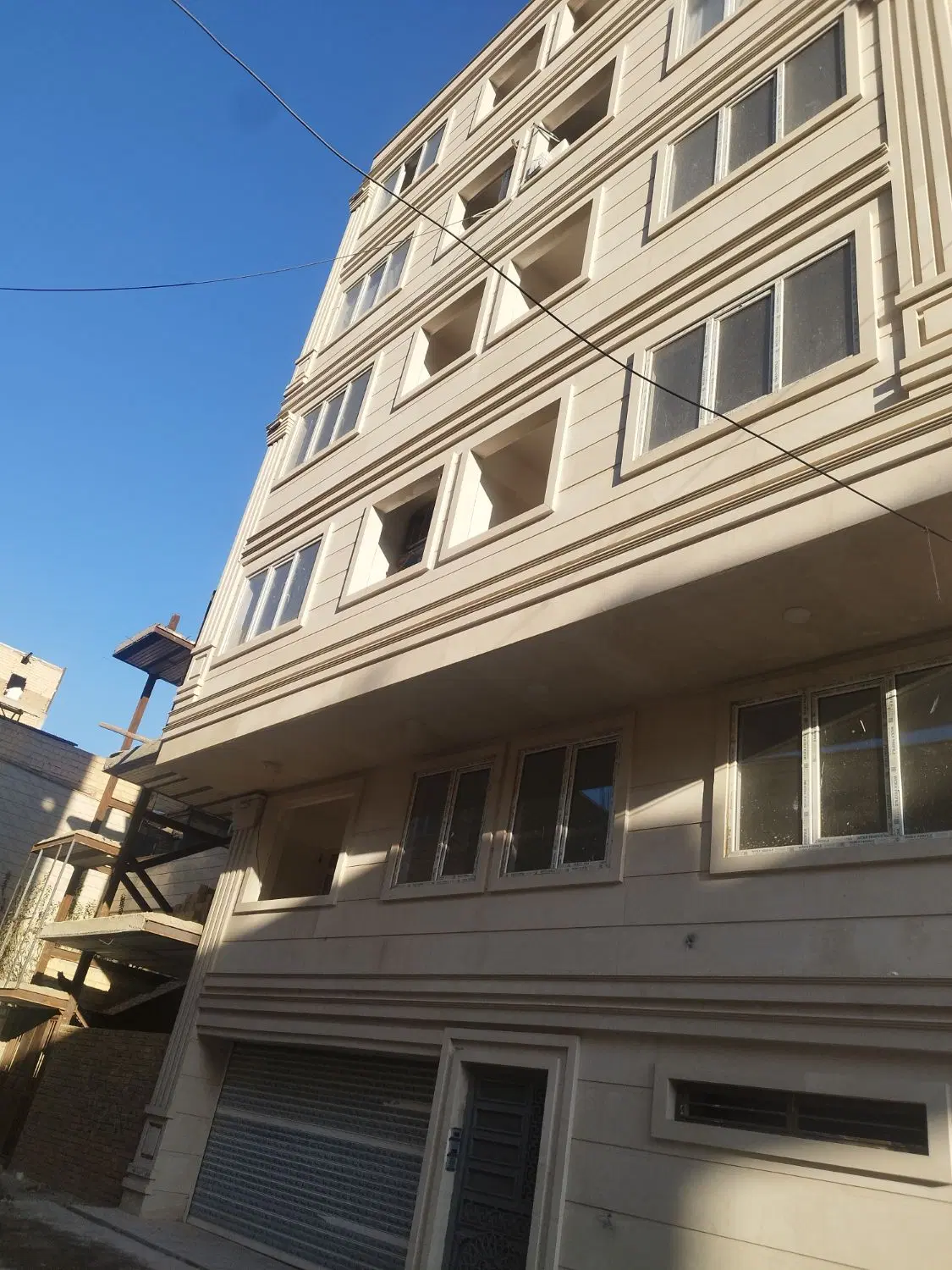 واحد نوساز تکمیل شده ب قیمت خام