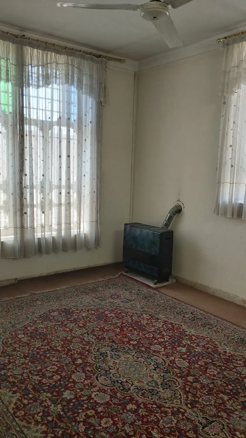 754متر دو نبش قابل سکونت