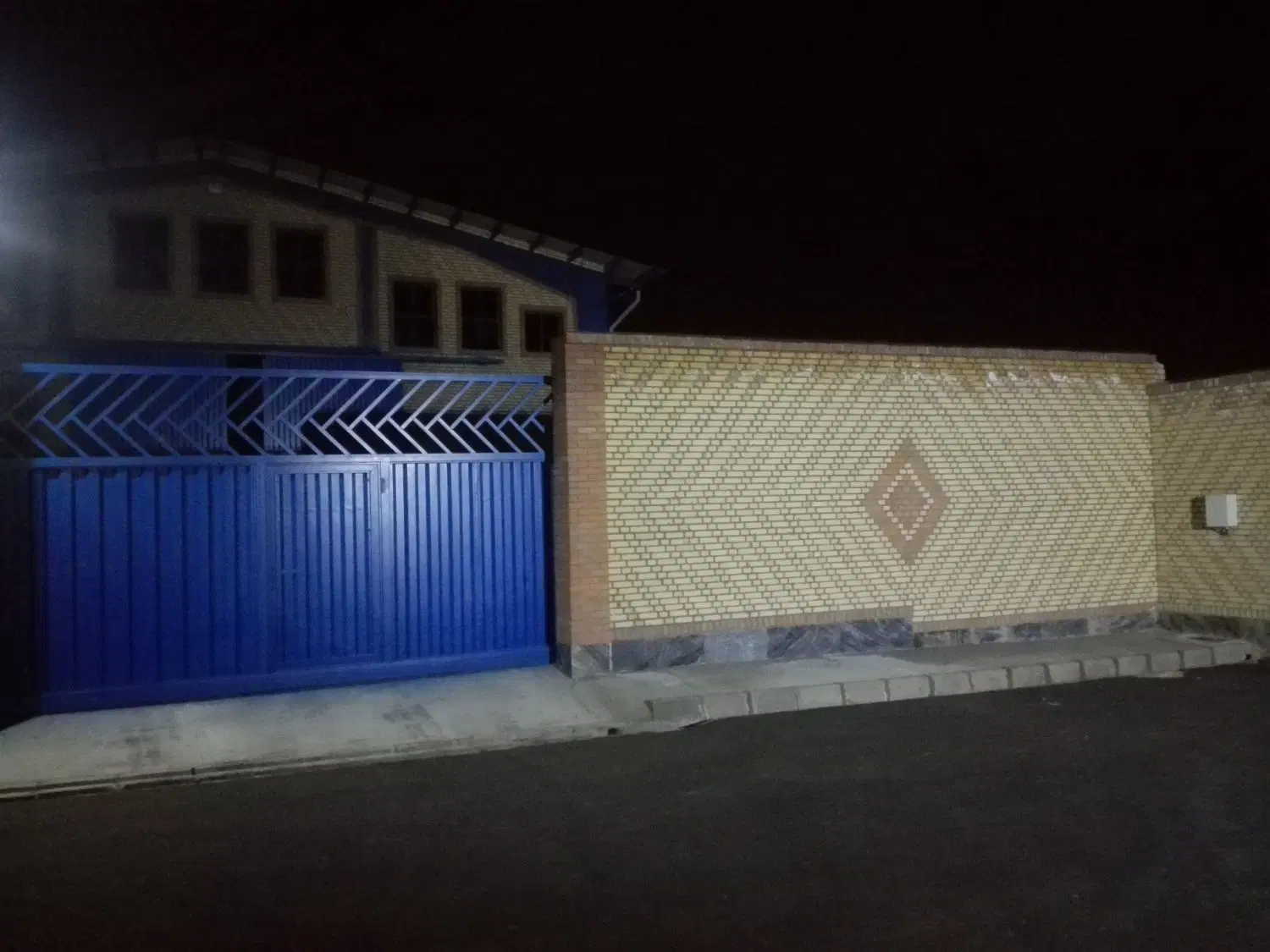 ۶۰۰متر سوله با جرثقیل ۵ تنی برق سه فاز