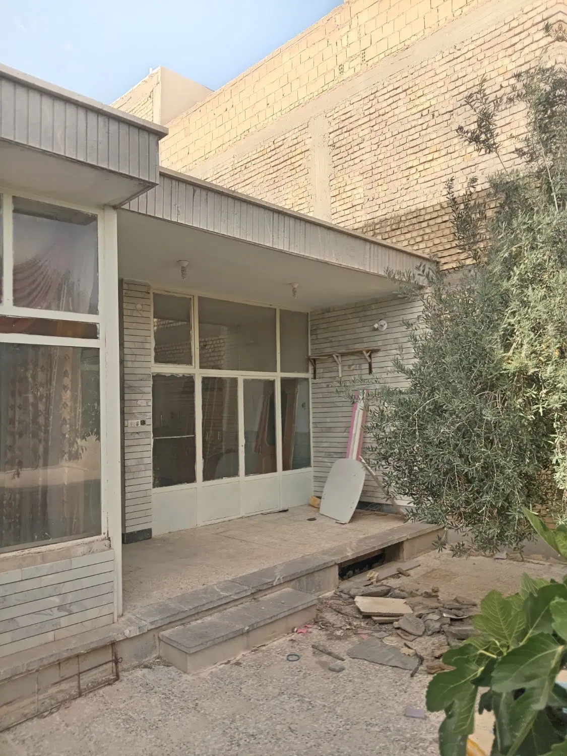 منزل آهن و آجر 215متری