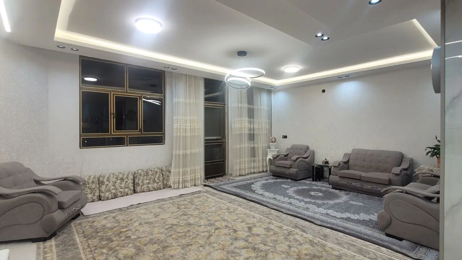 فروش کل ساختمان ۳ طبقه تک‌واحدی (۳۰۰ متر زیربنا)