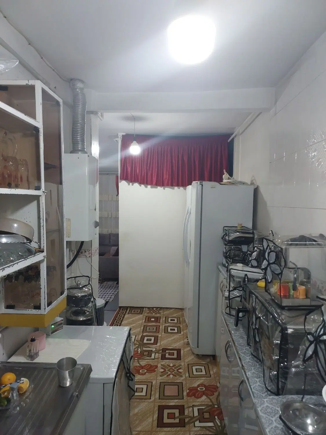 یک طبقه از خانه دو طبقه مسکن برخیابان اصلی