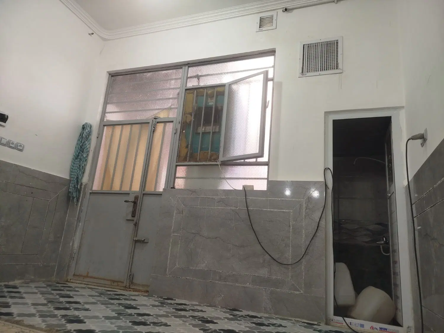 رهن کامل داده میشود