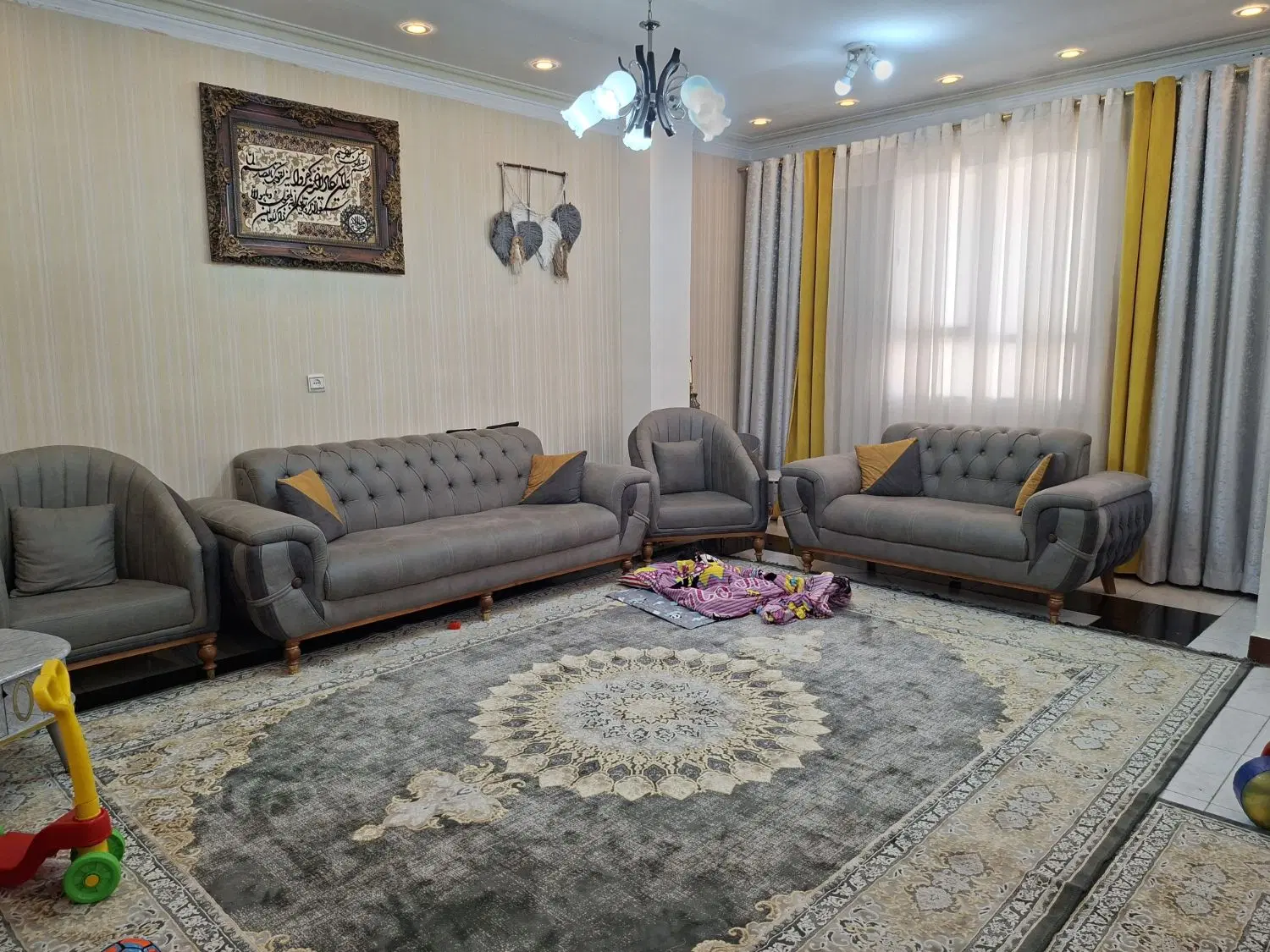 یک واحد آپارتمان طبقه سوم