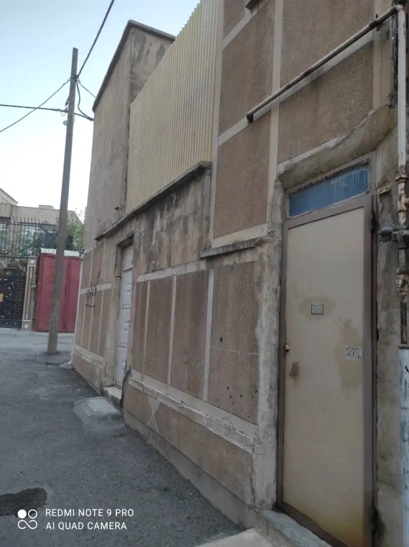 فروشی سر نبش کوچه دو بر