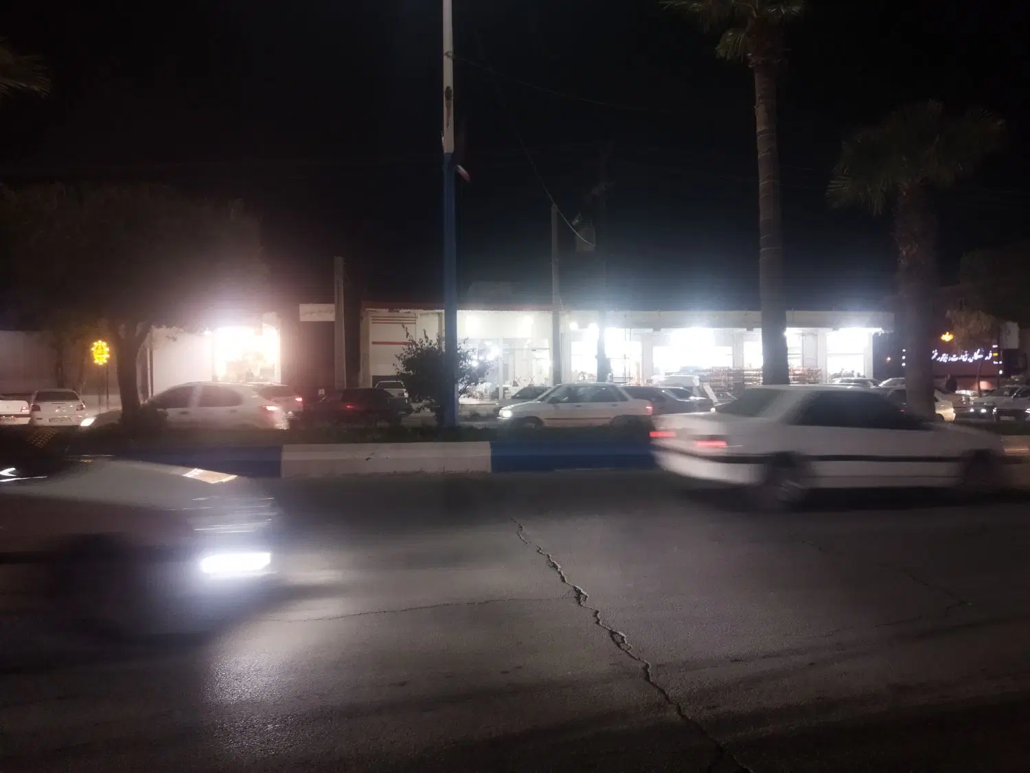 تجاری سر بلوار ولی عصر