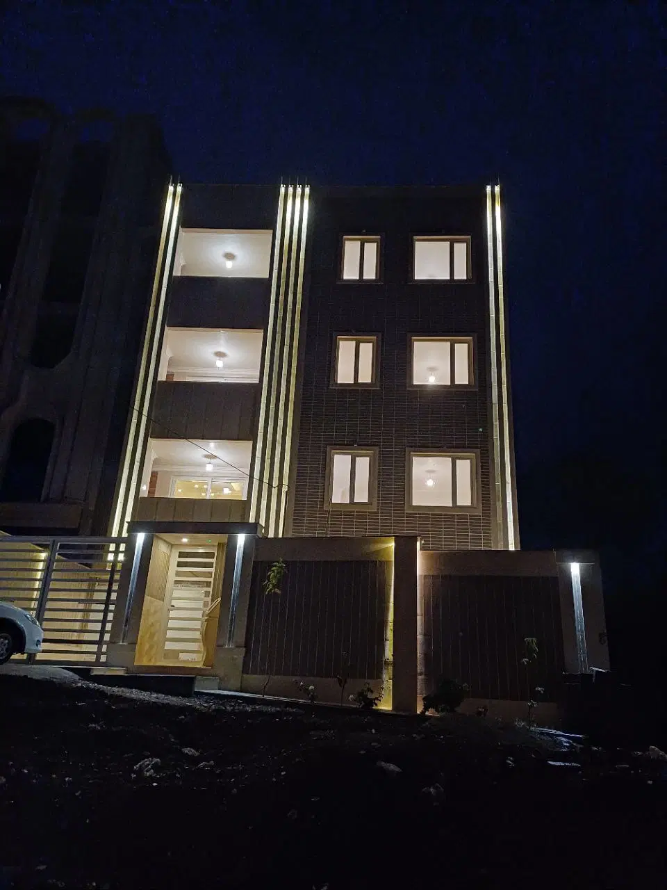 فروش ۹۰ متری استقلال