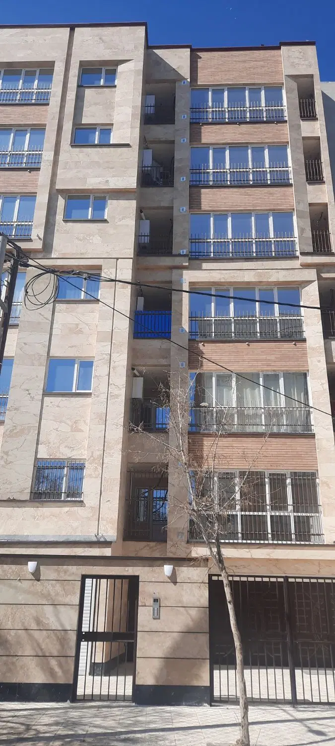 آپارتمان هنرستان