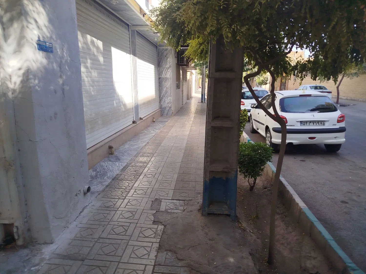 مغازه ابتدای خیابان ۲۴ آذر