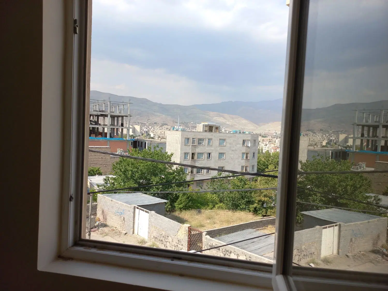 ۷۲متر خیابان بیات۲خواب فول(پارکینگ+آسانسور+انباری)