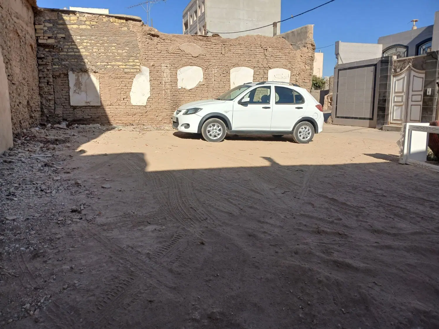 زمین مسکونی ۲ نبش باپروانه۳سقف با وام بافت فرسوده