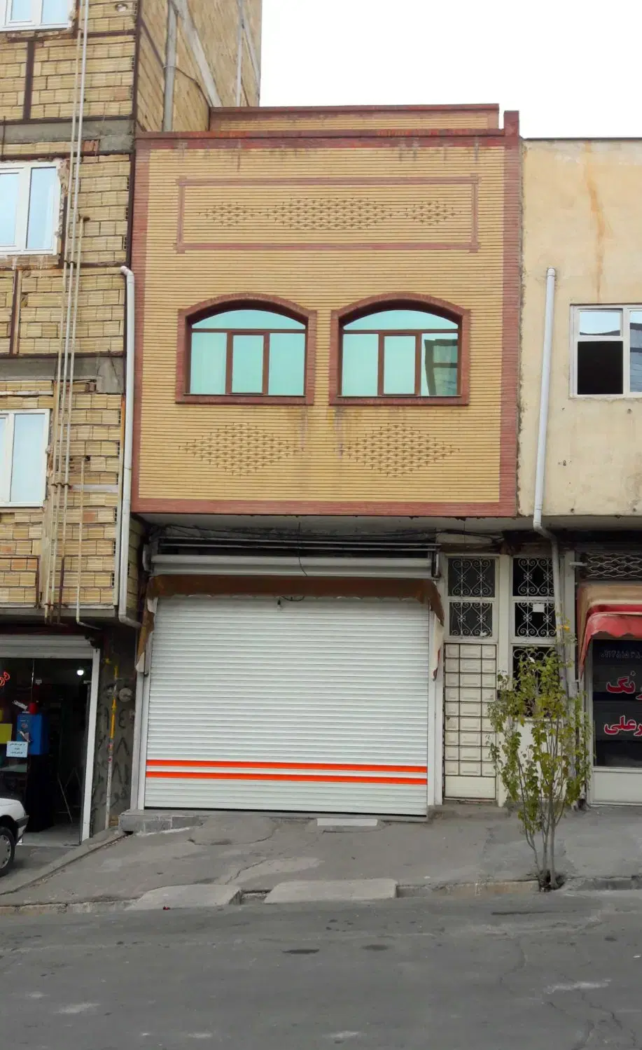 آپارتمان ومغازه در دارایی چهارم