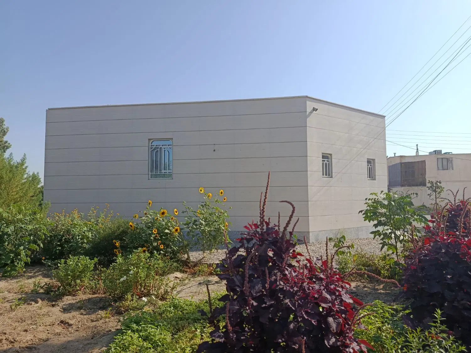 فروش منزل زیبای ویلایی با موقعیت مسکونی وتجاری