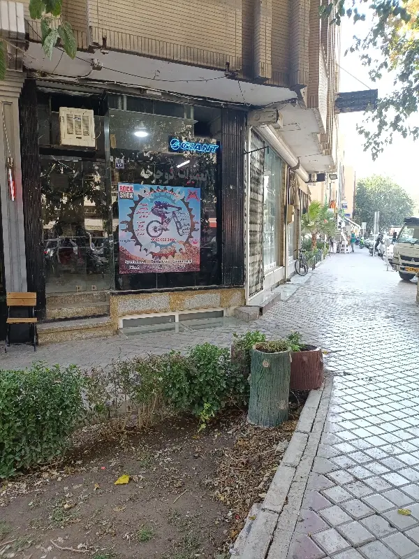 مغازه تجاری 16 متر اجاره نبش خیابان فرشادی