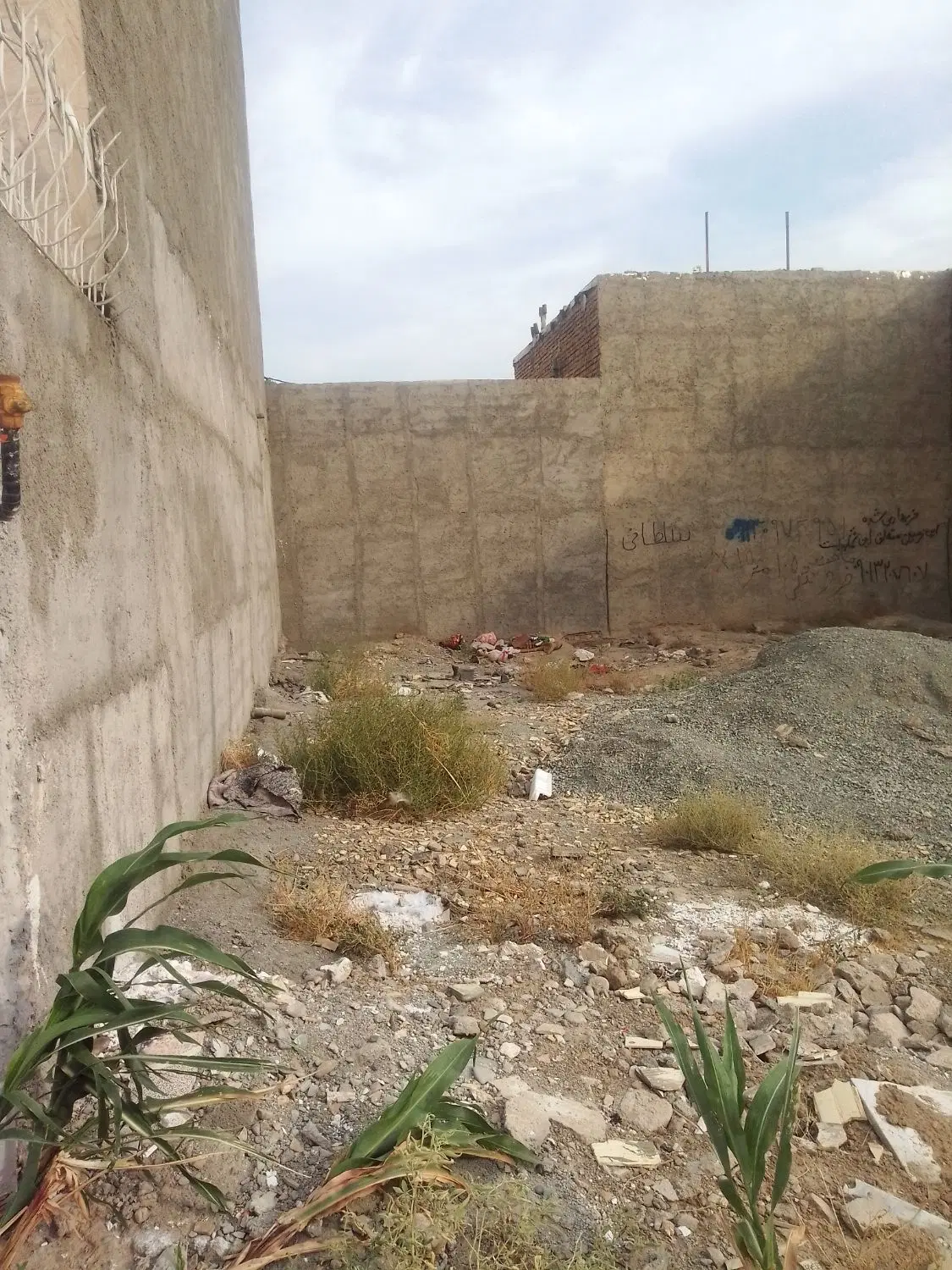 زمین 90متری