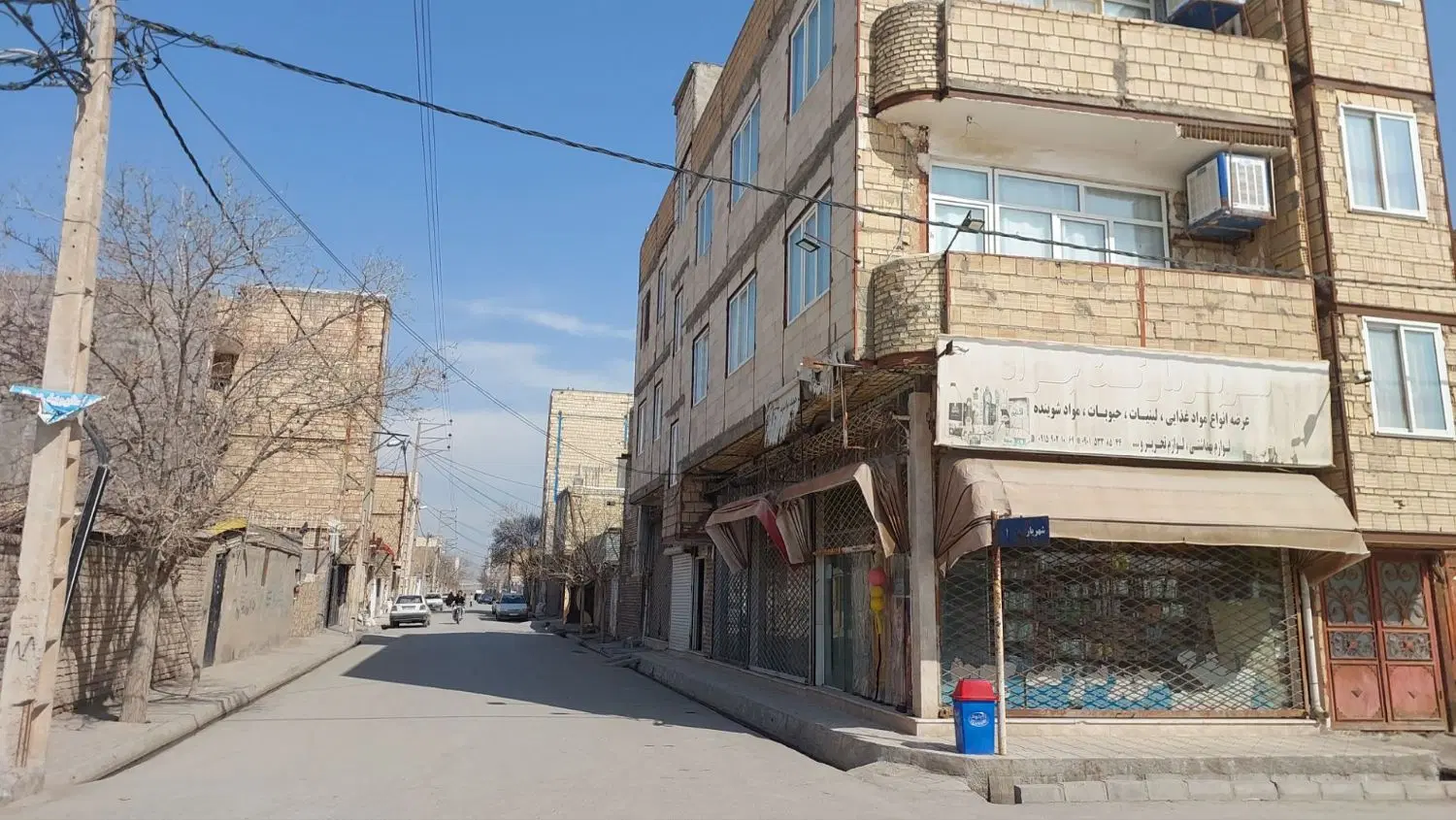 ۲ واحد آپارتمان و ۳ مغازه