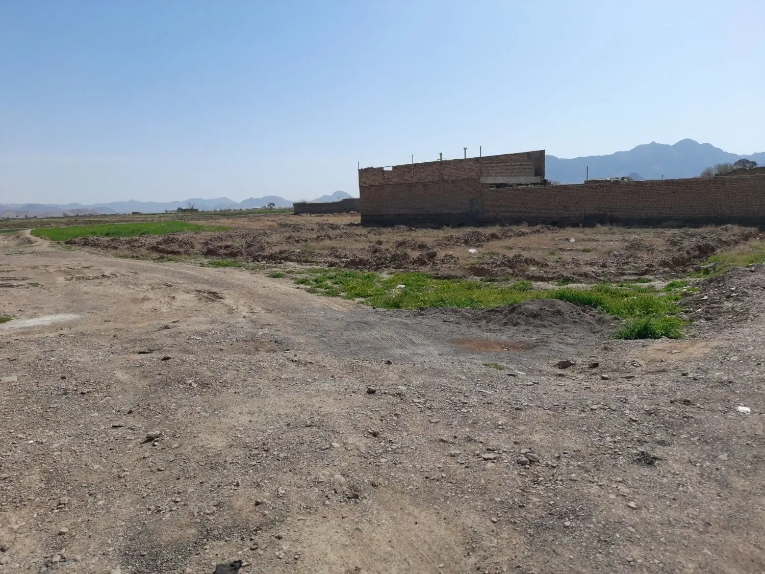 یک قطعه زمین مسکونی