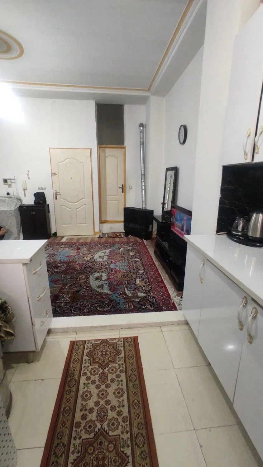 طبقه همکف حیات دار عمارت