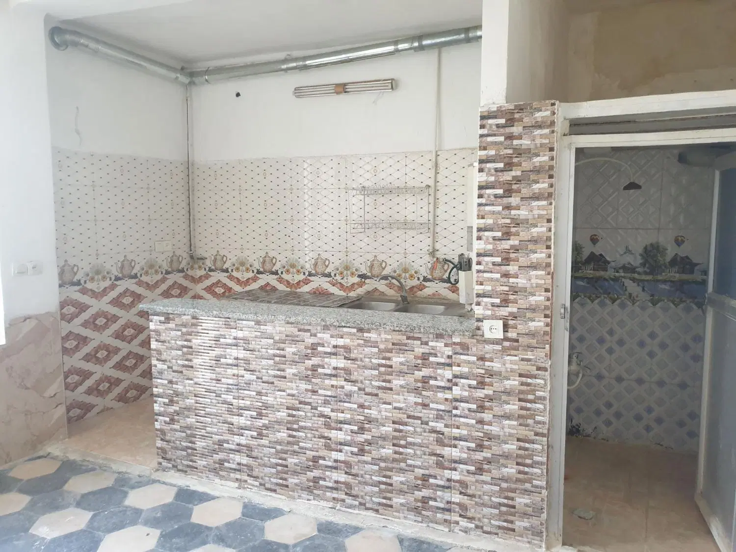 روبرو بنکداران ، منزل ، انبار ، دفترکار