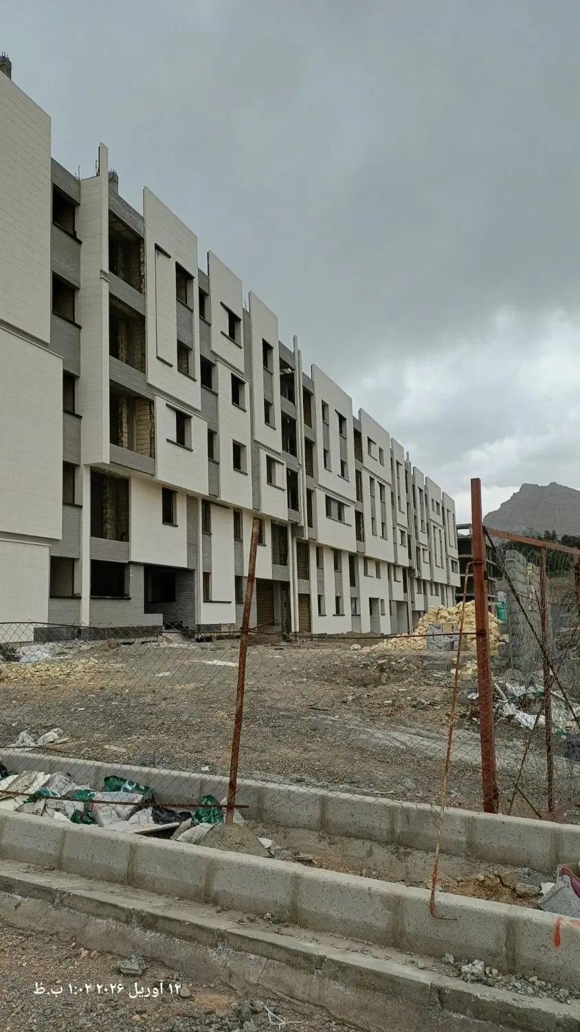فروش واحد ۱۴۲ متری در چشمه توتی (صفه)