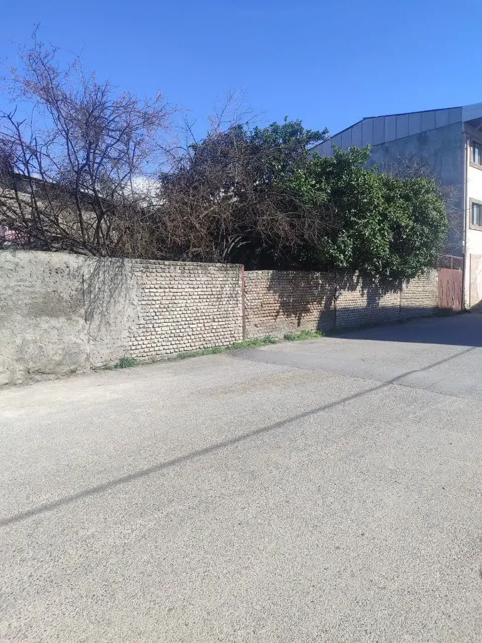 فروش  فوری زمین مسکونی با ۱۲۰متر خانه ویلایی
