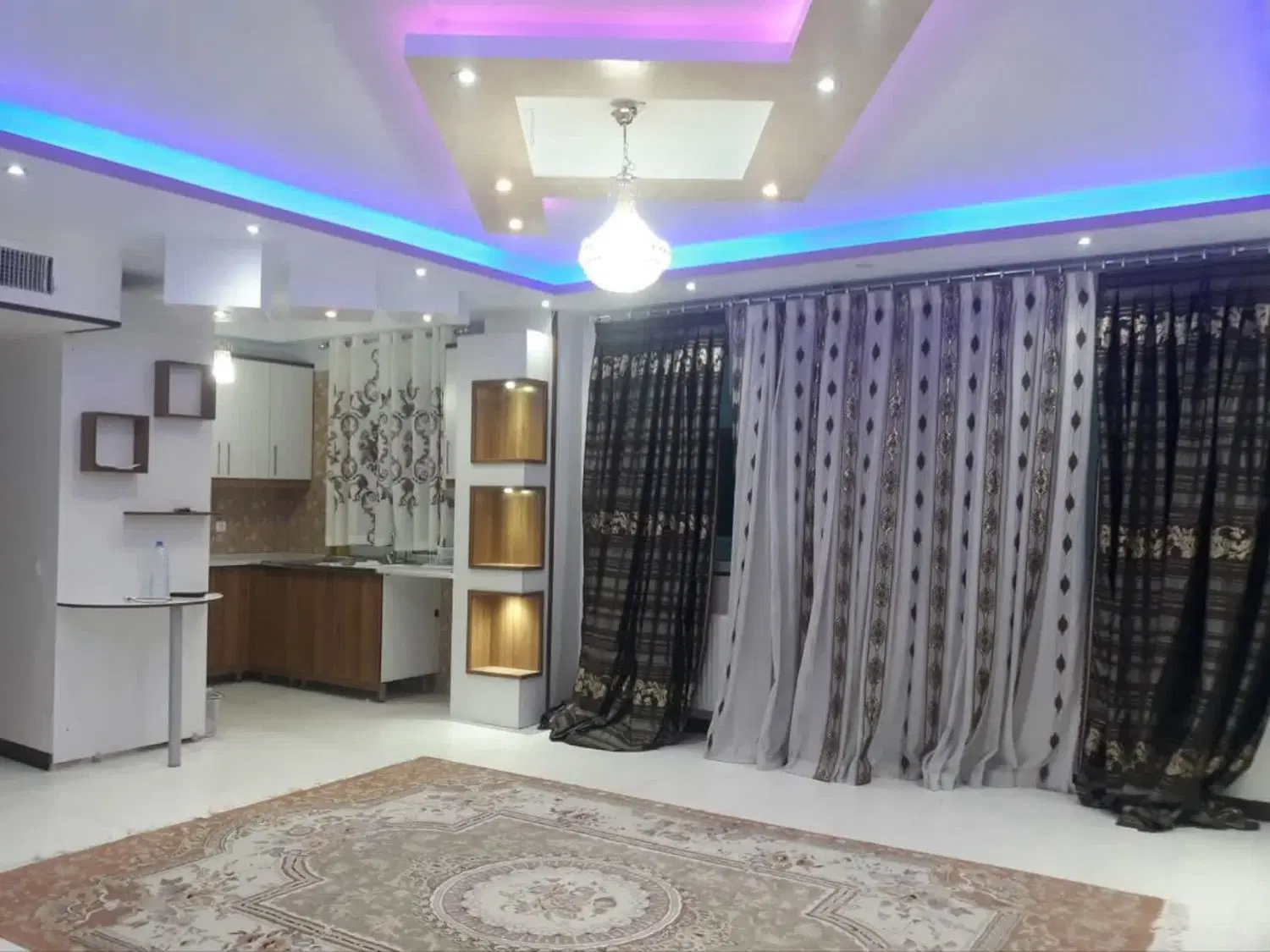 اپارتمان  شیک ۸۲ متری فاز ۵ اندیشه