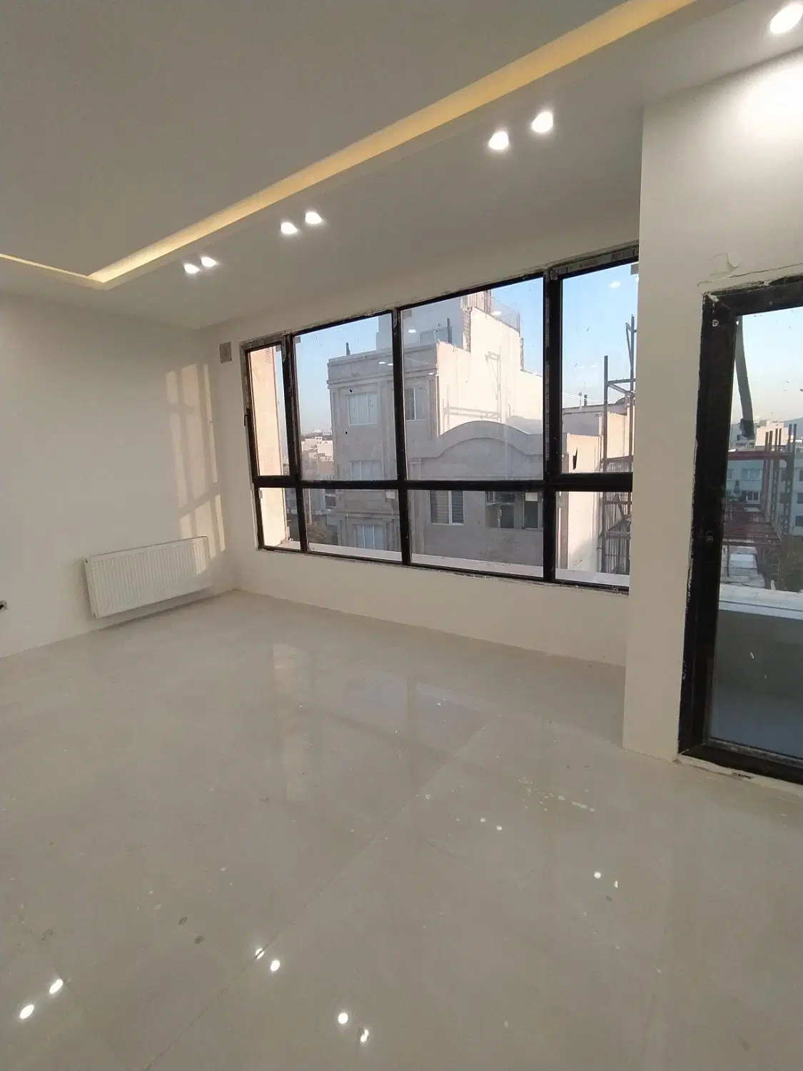 آپارتمان سه خواب.پشت حاشیه.آسانسور پارکینگ