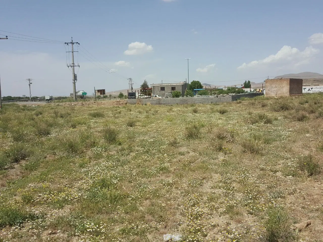 زمین ۱۲۰۰ متری بر اتوبان عجب شیر آذرشهر