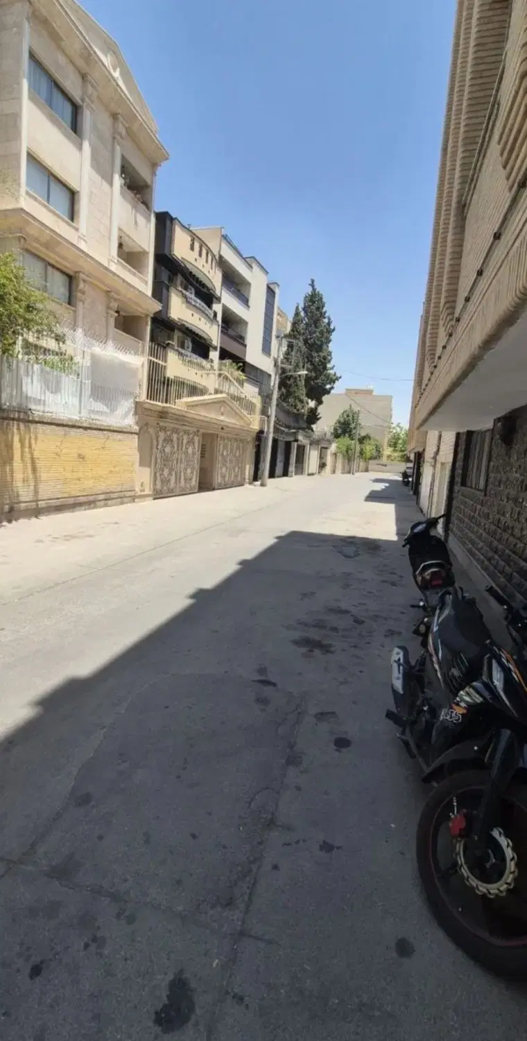 فروش منزل ۲طبقه ۳واحدی در بزرگمهر ۲۹ دانشگاه۱۱